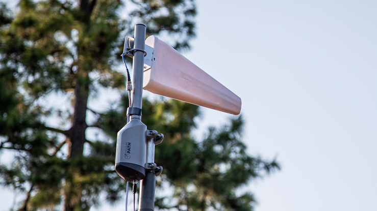 Cell booster for voice and texts, wideband outdoor antenna